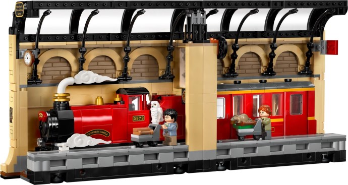 Is the Lego Book Nook: Hogwarts Express a Good Investment?